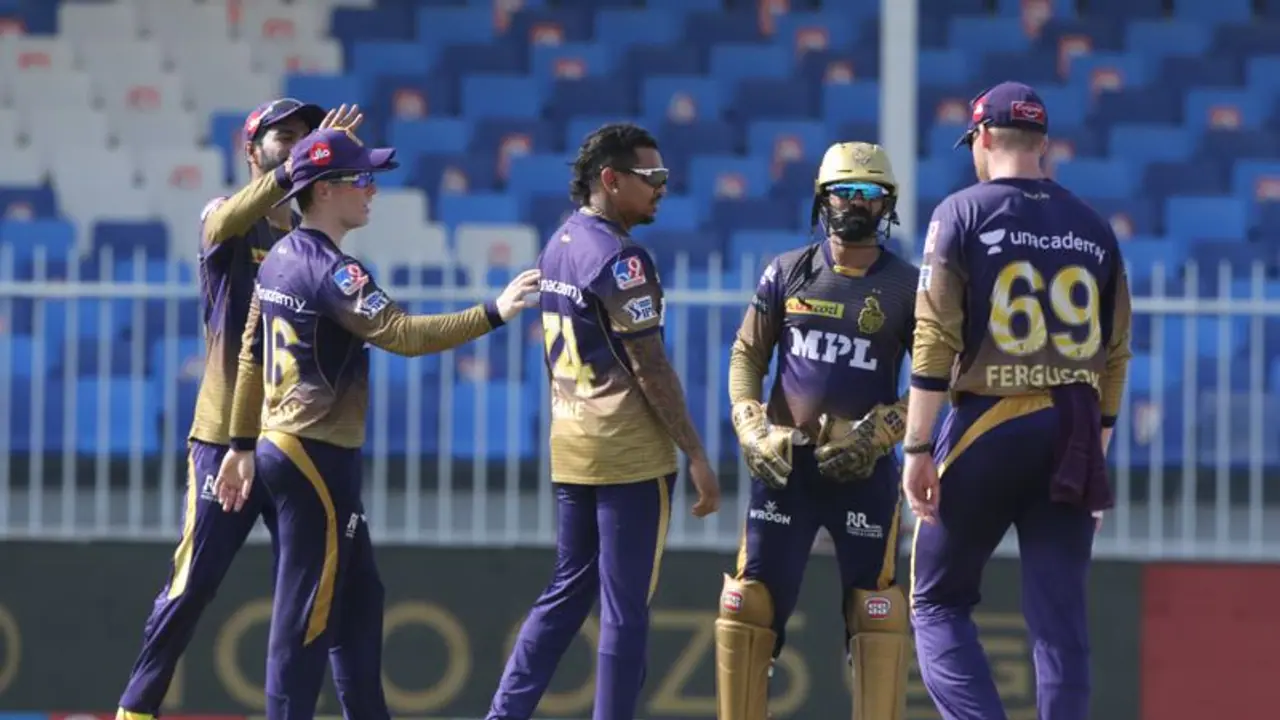 IPL 2021 #KKRvsDC கேகேஆர் அணி செம பவுலிங்.. டெல்லி கேபிடள்ஸை பொட்டளம் கட்டி ஈசியான இலக்கை விரட்டும் கேகேஆர்