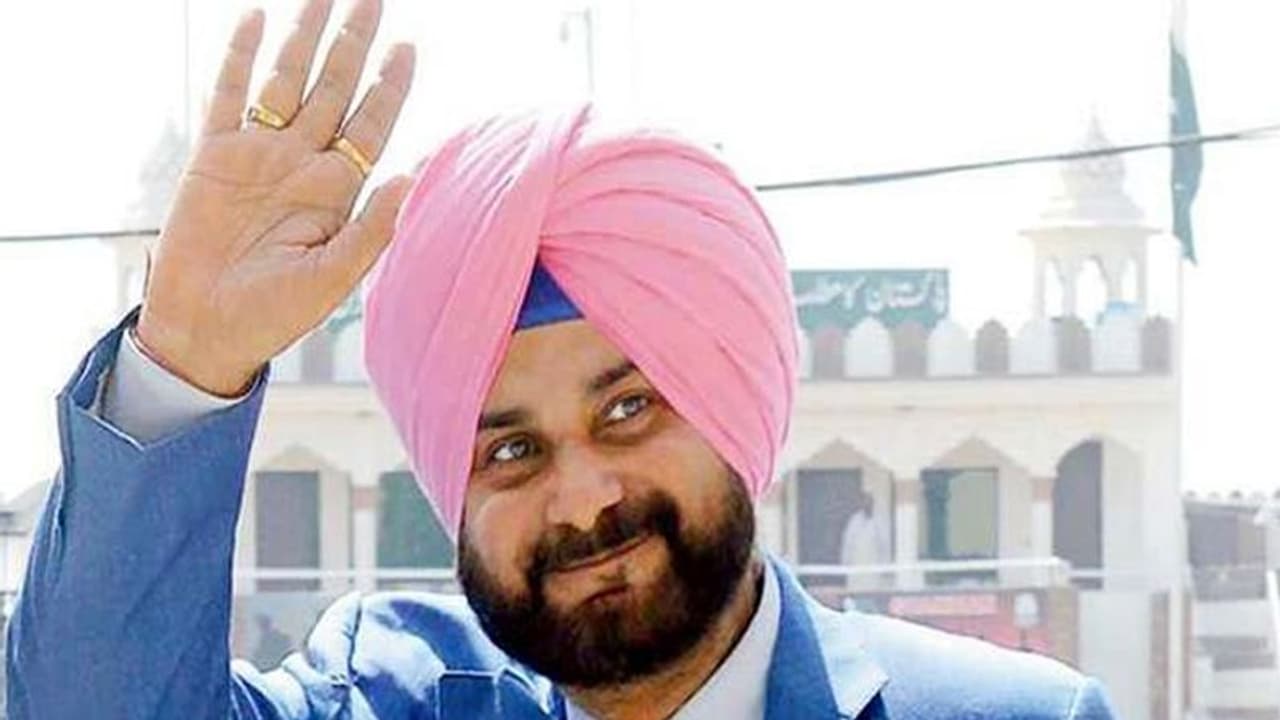 ராஜினாமா வாபஸ்… முடிவை மாற்றிக்கொண்ட நவஜோத் சிங் சித்து!! ராஜினாமா வாபஸ்… முடிவை மாற்றிக்கொண்ட நவஜோத் சிங் சித்து!!