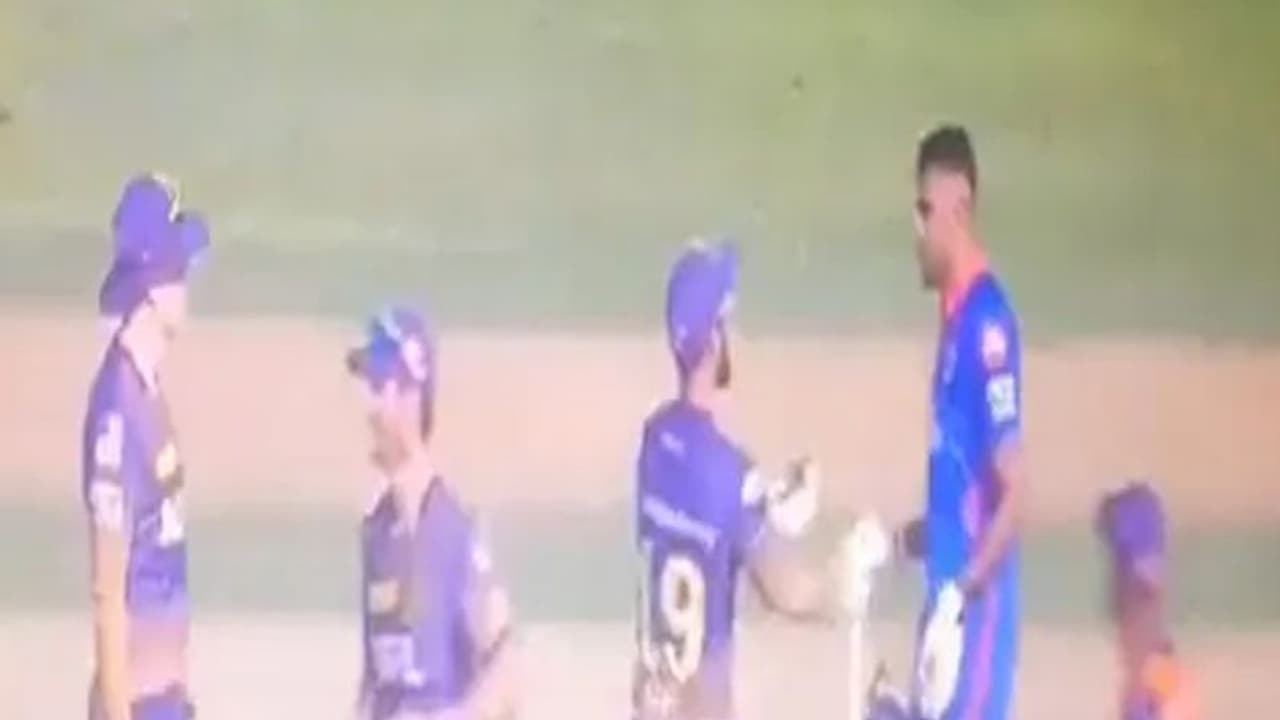 जब मैदान में भिड़ गए ये तीन खिलाड़ी, दिनेश कार्तिक को करना पड़ा बीच बचाव; देखें वीडियो जब मैदान में भिड़ गए ये तीन खिलाड़ी, दिनेश कार्तिक को करना पड़ा बीच बचाव; देखें वीडियो