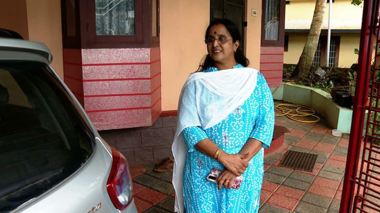 ഒടിപിയോ ഫോൺകോളോ ഇല്ല; തലശ്ശേരിയിൽ കോളേജ് അധ്യാപികയുടെ അക്കൗണ്ടിൽ നിന്ന് പണം തട്ടിയെടുത്തു ഒടിപിയോ ഫോൺകോളോ ഇല്ല; തലശ്ശേരിയിൽ കോളേജ് അധ്യാപികയുടെ അക്കൗണ്ടിൽ നിന്ന് പണം തട്ടിയെടുത്തു