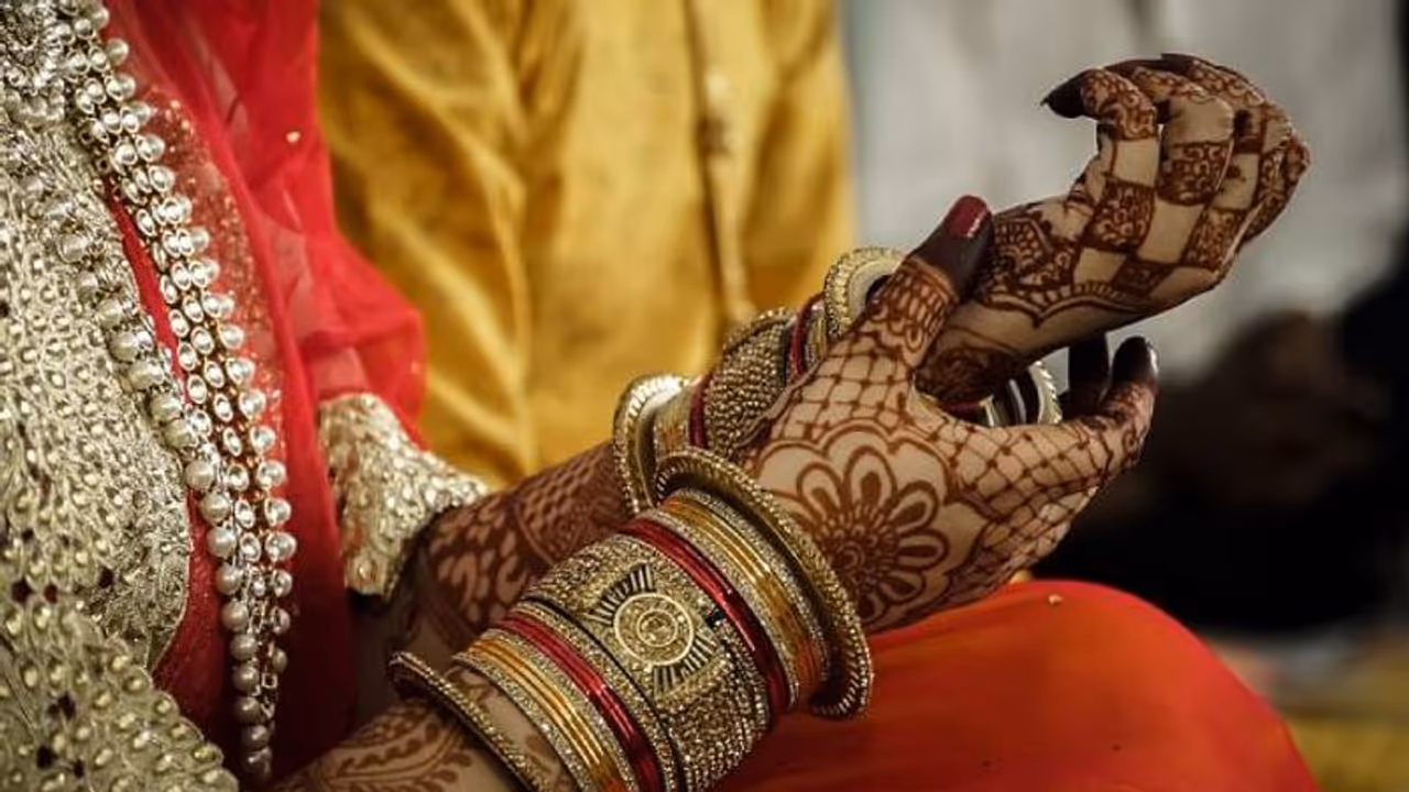 യുപിയിൽ കൊവിഡ് നിയന്ത്രണങ്ങളിൽ ഇളവ്, 100 പേരെ പങ്കെടുപ്പിച്ച് വിവാഹം നടത്താം