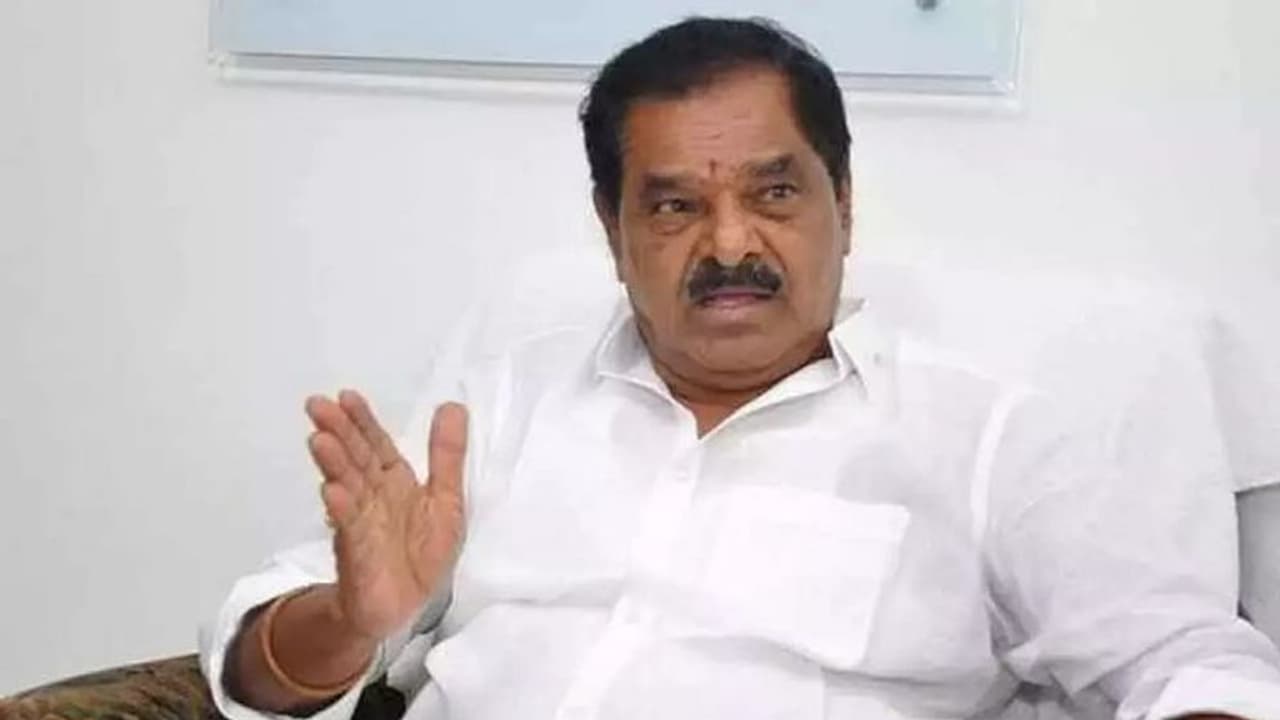 పవన్ మీద వ్యాఖ్యలు చేస్తూ జగన్ మీద నోరు జారిన డిప్యూటీ సీఎం నారాయణస్వామి పవన్ మీద వ్యాఖ్యలు చేస్తూ జగన్ మీద నోరు జారిన డిప్యూటీ సీఎం నారాయణస్వామి