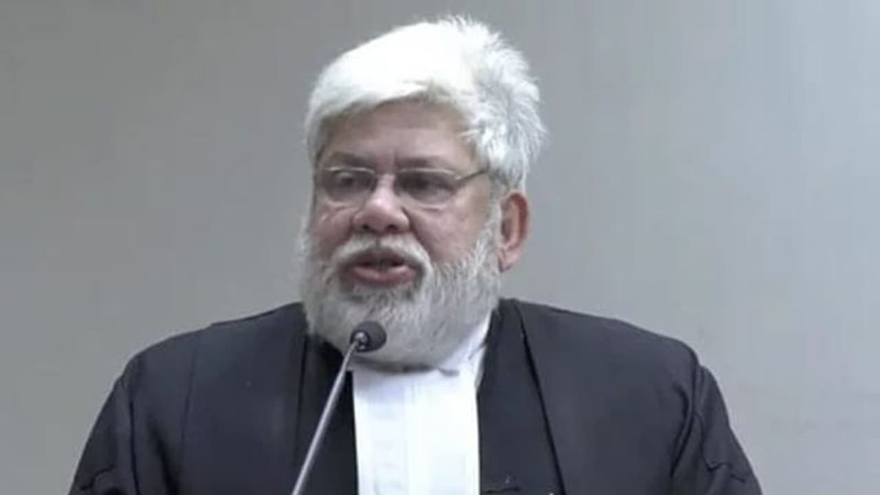 பிரிய மனமின்றி, கனத்த இதயத்துடன் கொல்கத்தா புறப்பட்ட தலைமை நீதிபதி.. பிரிவு உபச்சார விழாவையும் புறக்கணித்தார். பிரிய மனமின்றி, கனத்த இதயத்துடன் கொல்கத்தா புறப்பட்ட தலைமை நீதிபதி.. பிரிவு உபச்சார விழாவையும் புறக்கணித்தார்.