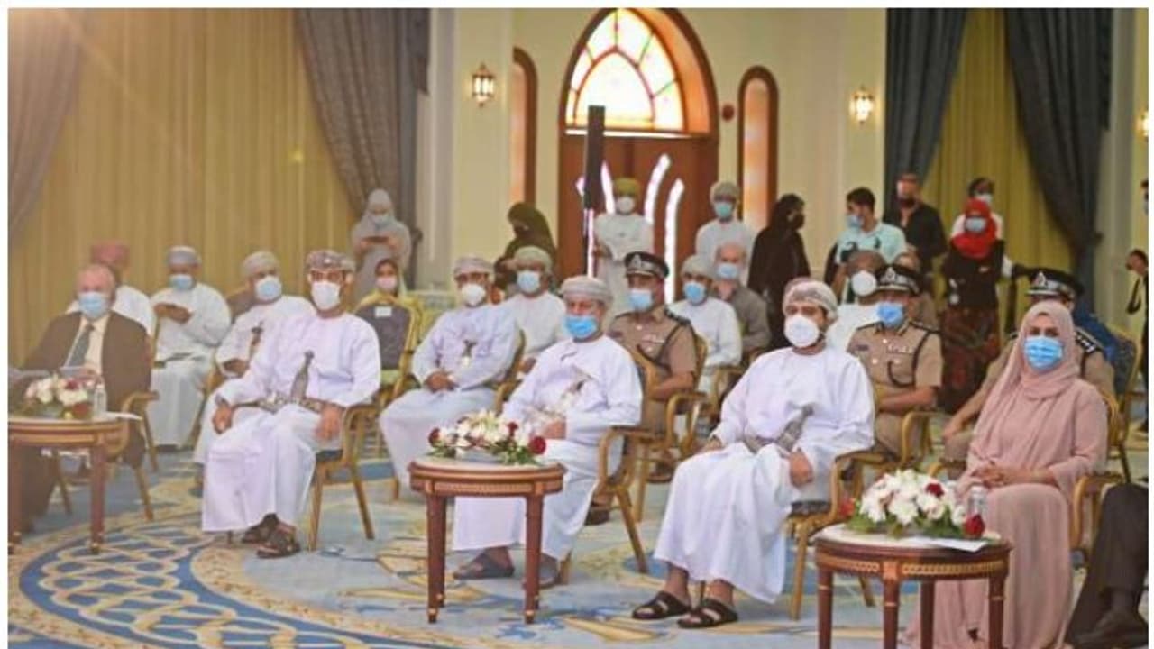 നിക്ഷേപകര്ക്ക് ദീര്ഘകാല വിസ അനുവദിക്കാനൊരുങ്ങി ഒമാന് നിക്ഷേപകര്ക്ക് ദീര്ഘകാല വിസ അനുവദിക്കാനൊരുങ്ങി ഒമാന്