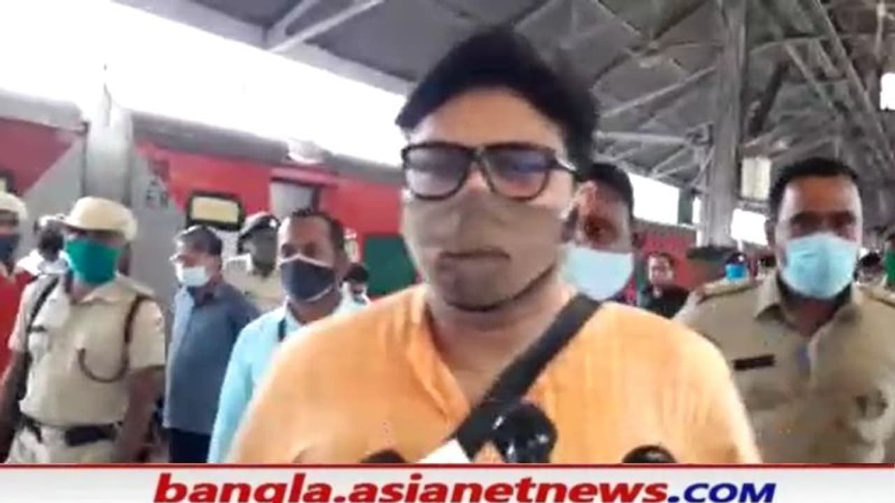 'প্রধানমন্ত্রী বাঙালিদের ওপরে ভরসা করছেন না', দিল্লি থেকে শহরে ফিরে তোপ বাবুলের 'প্রধানমন্ত্রী বাঙালিদের ওপরে ভরসা করছেন না', দিল্লি থেকে শহরে ফিরে তোপ বাবুলের