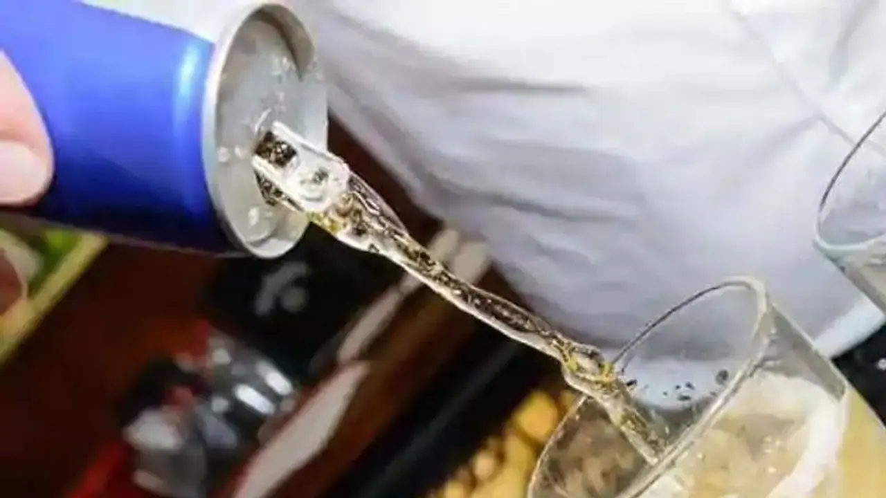  अलर्ट : कोल्ड ड्रिंक्स पीते ही युवक करने लगे खून की उल्टी, कहीं आपने भी तो नहीं कि ये गलती 