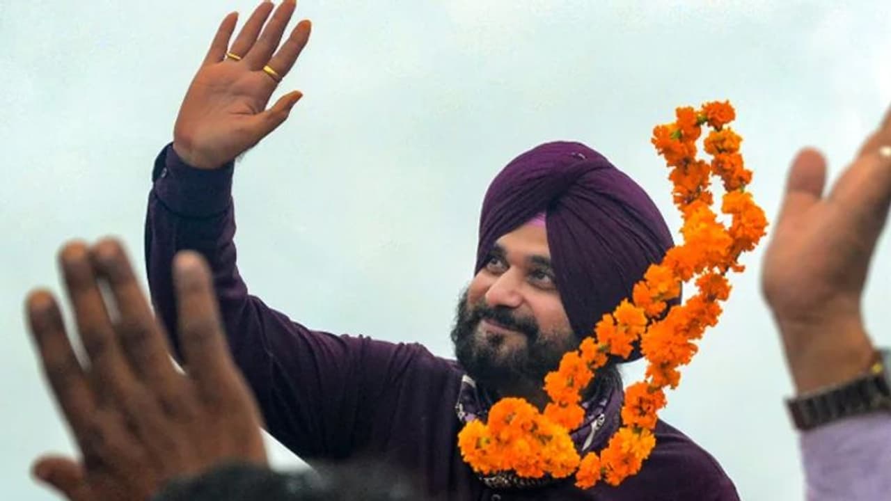 वापसी पर सिद्धू ने रखीं ये तीन शर्तें: CM चन्नी ने बुलाई हाईलेवल मीटिंग..लेकिन आलाकमान का मूड कुछ और... वापसी पर सिद्धू ने रखीं ये तीन शर्तें: CM चन्नी ने बुलाई हाईलेवल मीटिंग..लेकिन आलाकमान का मूड कुछ और...