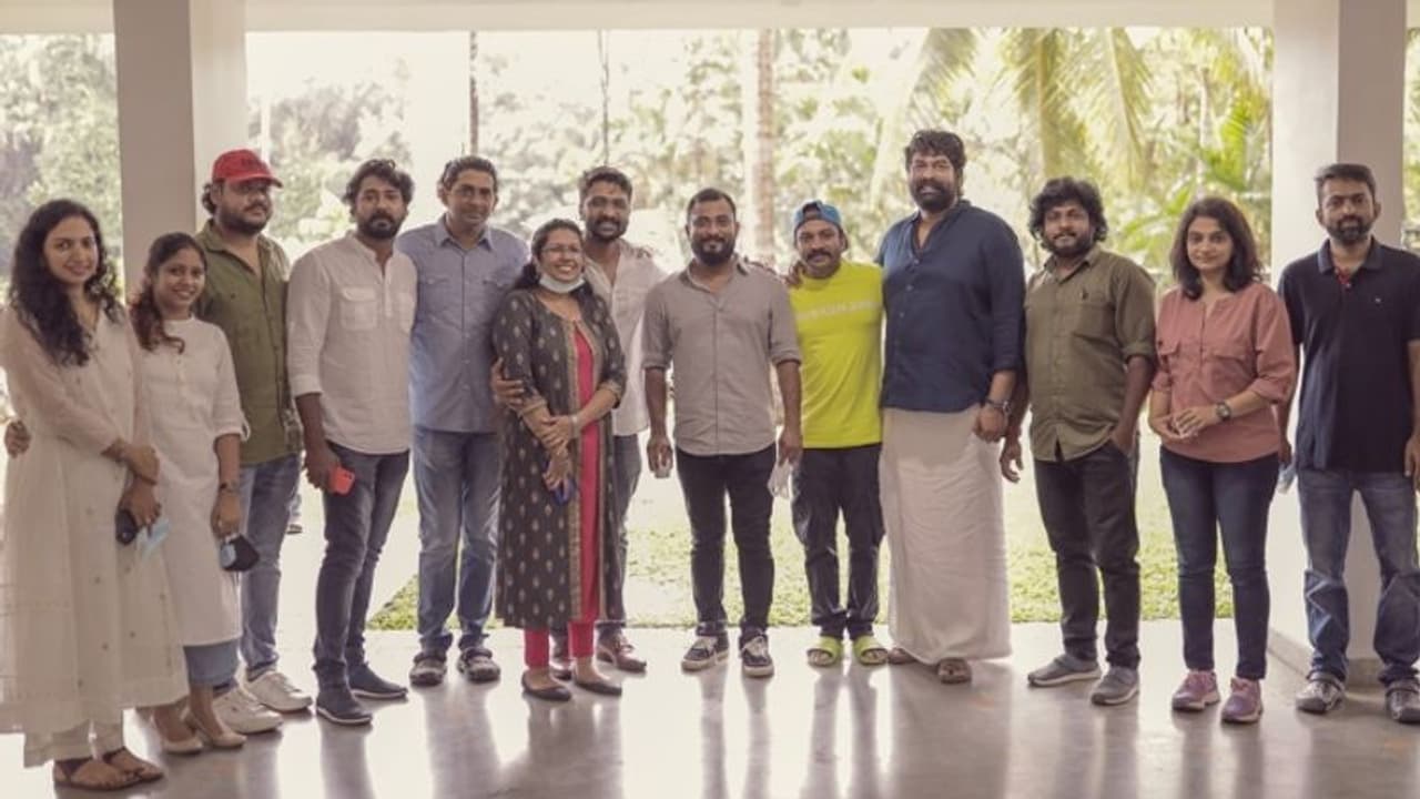 'ഇലവീഴാ പൂഞ്ചിറ'; 'നായാട്ട്' തിരക്കഥാകൃത്ത് സംവിധായകനാവുന്നു