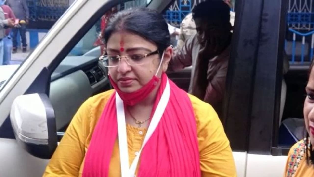 ভবানীপুরে শুরু ভোটগ্রহণ, সকাল থেকে বুথ পরিদর্শন প্রিয়াঙ্কা টিব্রেওয়ালের ভবানীপুরে শুরু ভোটগ্রহণ, সকাল থেকে বুথ পরিদর্শন প্রিয়াঙ্কা টিব্রেওয়ালের