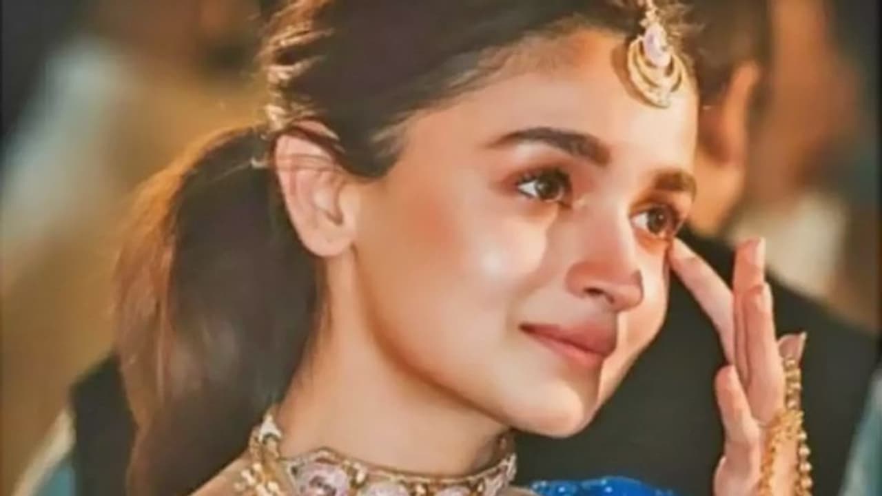 आलिया भट्ट के खिलाफ दर्ज हुई FIR, कन्यादान वाले विज्ञापन को लेकर बढ़ी एक्ट्रेस की मुश्किलें आलिया भट्ट के खिलाफ दर्ज हुई FIR, कन्यादान वाले विज्ञापन को लेकर बढ़ी एक्ट्रेस की मुश्किलें