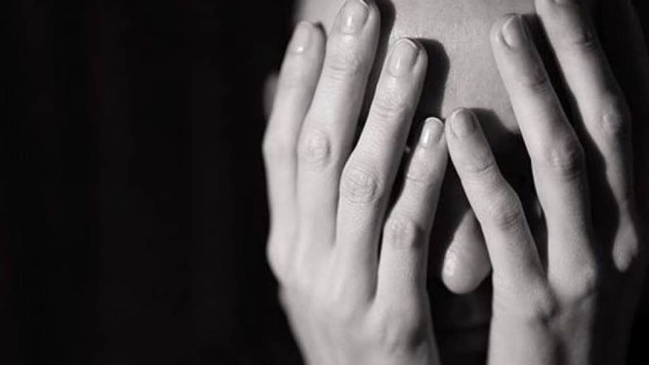 ട്യൂഷനെത്തിയ വിദ്യാര്ത്ഥിനിയെ പീഡിപ്പിച്ചു; ബയോളജി അധ്യാപകന് പിടിയില് ട്യൂഷനെത്തിയ വിദ്യാര്ത്ഥിനിയെ പീഡിപ്പിച്ചു; ബയോളജി അധ്യാപകന് പിടിയില്