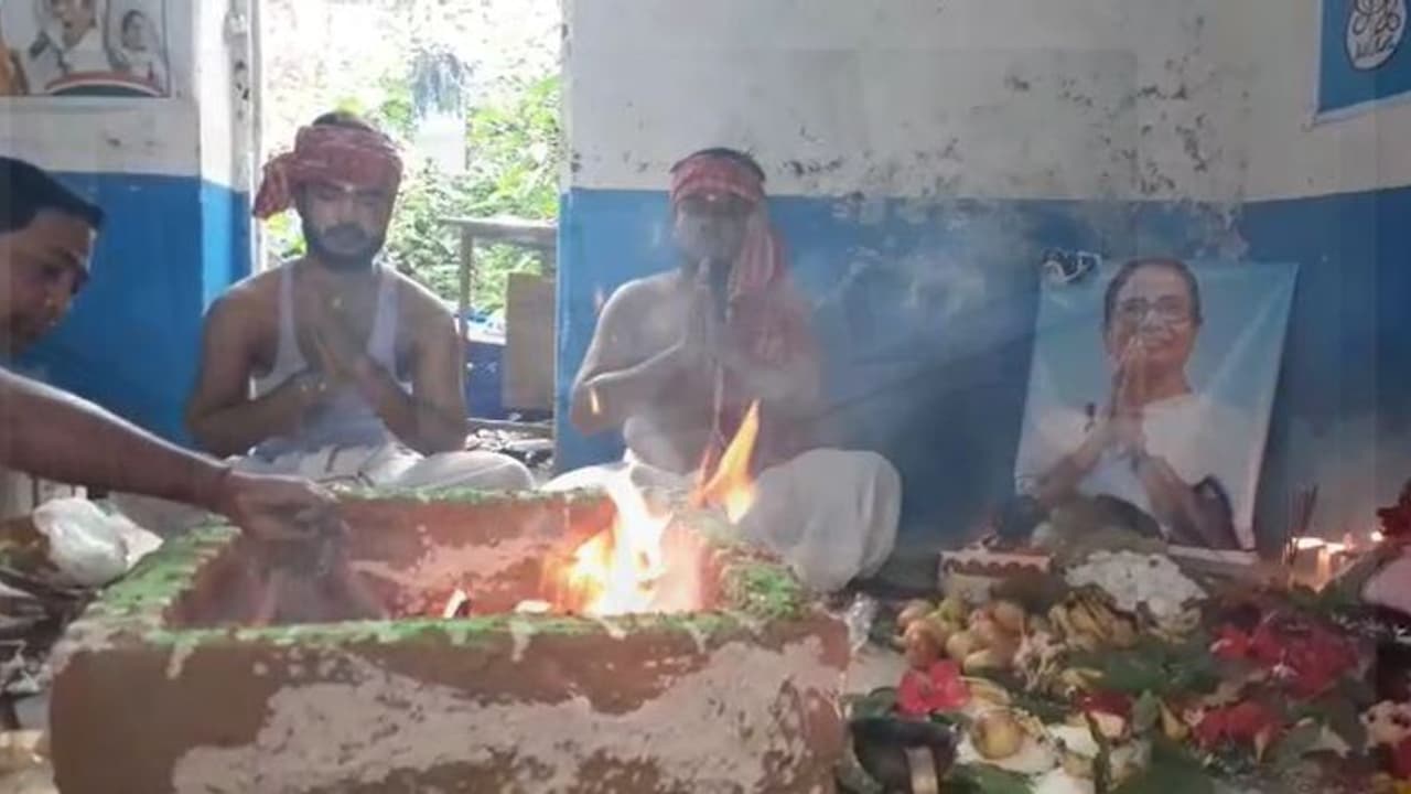 ভবানীপুর জয়লাভ হলে ভারত জয় নিশ্চিত, মমতার মঙ্গলকামনায় যজ্ঞের আয়োজন পুরুলিয়ায়