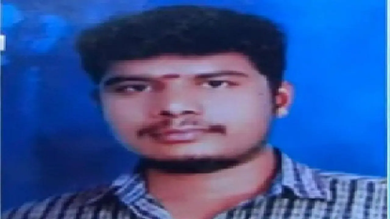 மகனுக்கு பெண் கிடைக்காததால் தம்பதி தற்கொலை… தாயின் கல்லறையில் விசம் அருந்தி தற்கொலை செய்த மகன்…!