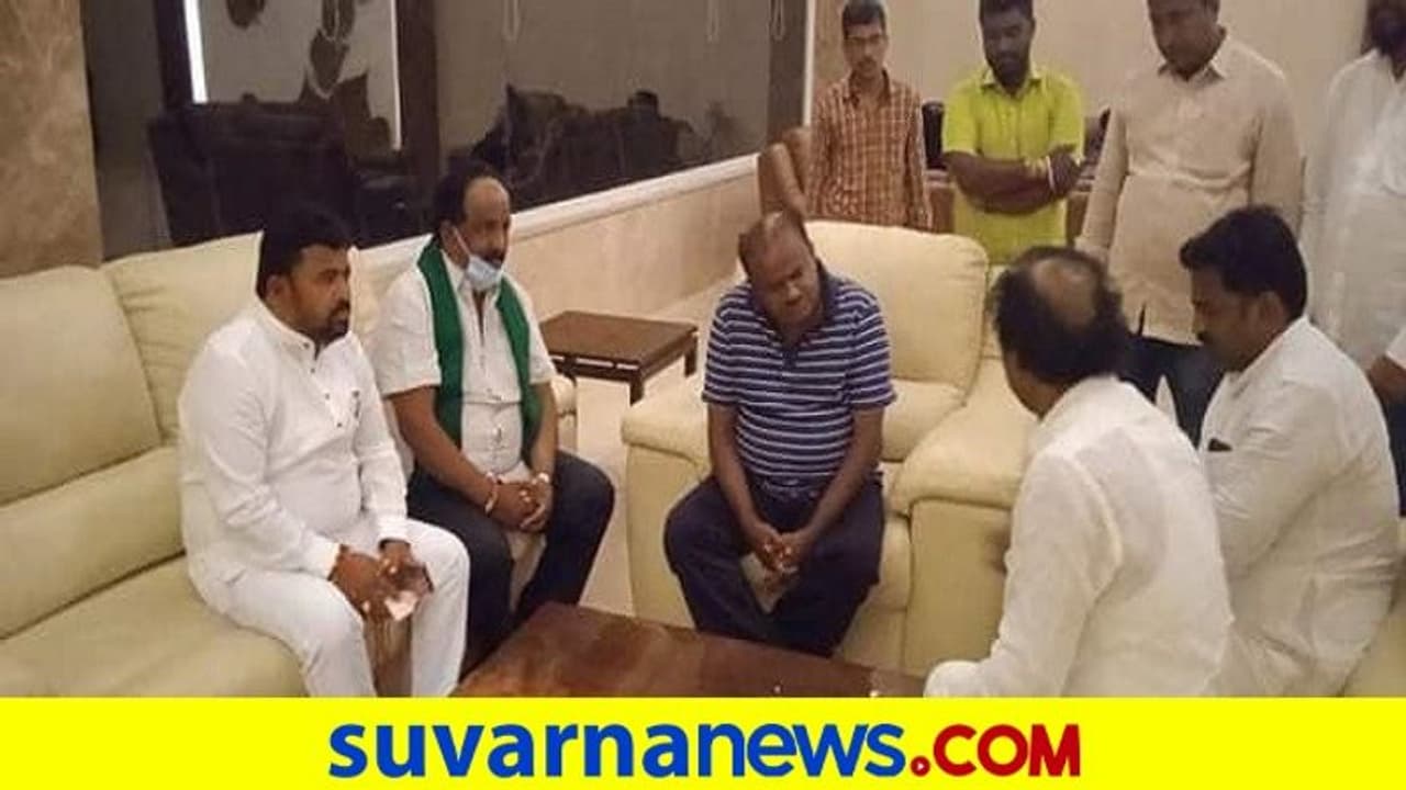 ಹಾನಗಲ್ ಬೈ ಎಲೆಕ್ಷನ್: ಜೆಡಿಎಸ್ ಅಧಿಕೃತ ಅಭ್ಯರ್ಥಿ ಇವರೇ, ಬಿ ಫಾರಂ ನೀಡಿದ ಕುಮಾರಸ್ವಾಮಿ ಹಾನಗಲ್ ಬೈ ಎಲೆಕ್ಷನ್: ಜೆಡಿಎಸ್ ಅಧಿಕೃತ ಅಭ್ಯರ್ಥಿ ಇವರೇ, ಬಿ ಫಾರಂ ನೀಡಿದ ಕುಮಾರಸ್ವಾಮಿ