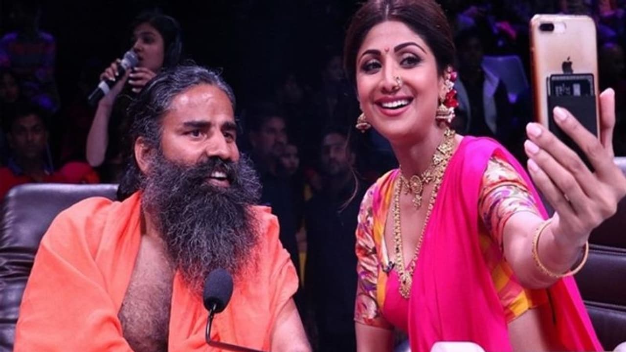 बाबा रामदेव के योगासन देखकर इम्प्रेस हुईं शिल्पा शेट्टी, सुपर डांसर में तब्बू भी आएंगी नजर बाबा रामदेव के योगासन देखकर इम्प्रेस हुईं शिल्पा शेट्टी, सुपर डांसर में तब्बू भी आएंगी नजर