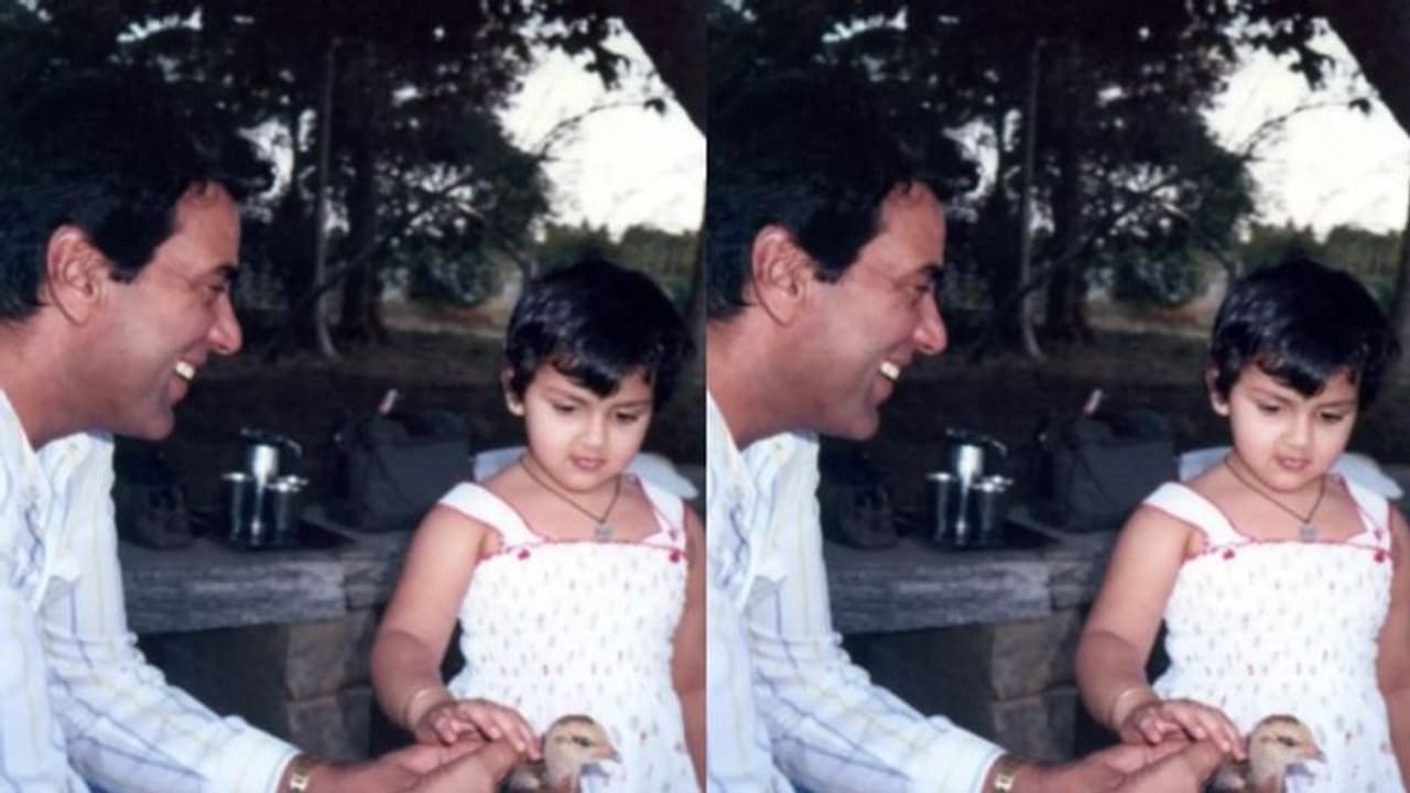 ഇതിഹാസ നടനൊപ്പമുള്ള അപൂര്വ ഫോട്ടോയുമായി മകള്, ഏറ്റെടുത്ത് ആരാധകര് ഇതിഹാസ നടനൊപ്പമുള്ള അപൂര്വ ഫോട്ടോയുമായി മകള്, ഏറ്റെടുത്ത് ആരാധകര്