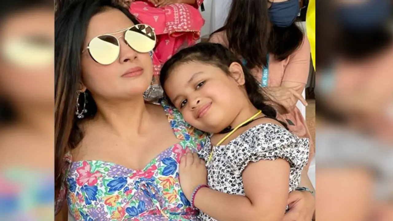 IPL 2021 ধোনির জন্য প্রার্থনা করল মেয়ে জিভা, সাক্ষী অবশ্য হতাশ, ভাইরাল গ্যালারির ছবি IPL 2021 ধোনির জন্য প্রার্থনা করল মেয়ে জিভা, সাক্ষী অবশ্য হতাশ, ভাইরাল গ্যালারির ছবি