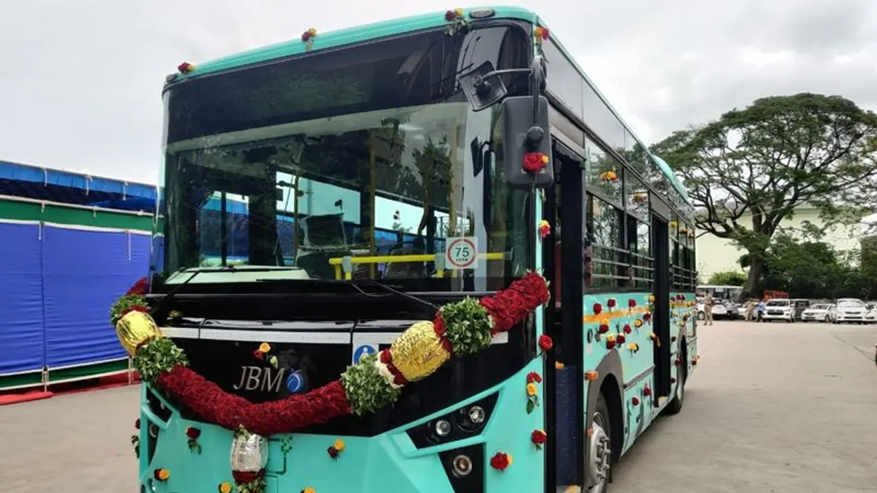 BMTC: ಎಲೆಕ್ಟ್ರಿಕ್ ಬಸ್ಗಳ ಗುತ್ತಿಗೆಯಲ್ಲಿ ಅವ್ಯವಹಾರ ನಡೆದಿಲ್ಲ: ಸಚಿವ ಶ್ರೀರಾಮುಲು BMTC: ಎಲೆಕ್ಟ್ರಿಕ್ ಬಸ್ಗಳ ಗುತ್ತಿಗೆಯಲ್ಲಿ ಅವ್ಯವಹಾರ ನಡೆದಿಲ್ಲ: ಸಚಿವ ಶ್ರೀರಾಮುಲು