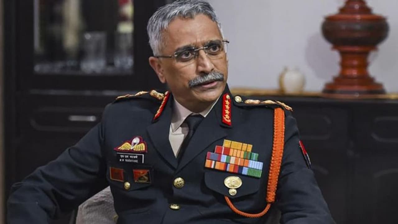 LAC पर बढ़ती Tension के बीच आर्मी चीफ 2 दिन लद्दाख में डेरा डालेंगे; नहीं रुक रहीं चीन की हरकतें LAC पर बढ़ती Tension के बीच आर्मी चीफ 2 दिन लद्दाख में डेरा डालेंगे; नहीं रुक रहीं चीन की हरकतें