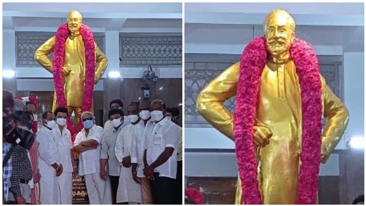 சிவாஜி கணேசன் திருவுருவ சிலைக்கு தமிழக முதல்வர் ஸ்டாலின் மலர் தூவி மரியாதை!! சிவாஜி கணேசன் திருவுருவ சிலைக்கு தமிழக முதல்வர் ஸ்டாலின் மலர் தூவி மரியாதை!!