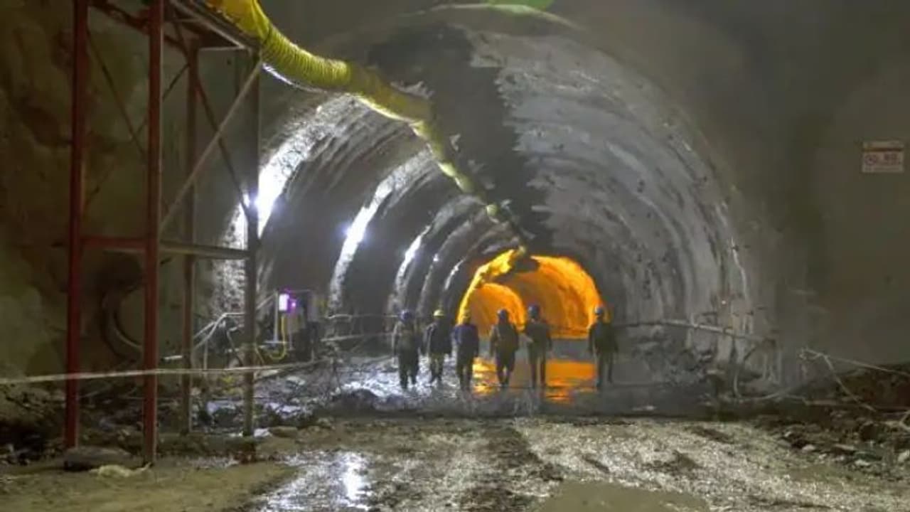 ശ്രീനഗറിനെ ലഡാക്കുമായി ബന്ധിപ്പിക്കാൻ തുരങ്കമൊരുങ്ങുന്നു, സൈനിക നീക്കങ്ങൾക്ക് മുതൽക്കൂട്ടാകുമെന്ന് കേന്ദ്രം ശ്രീനഗറിനെ ലഡാക്കുമായി ബന്ധിപ്പിക്കാൻ തുരങ്കമൊരുങ്ങുന്നു, സൈനിക നീക്കങ്ങൾക്ക് മുതൽക്കൂട്ടാകുമെന്ന് കേന്ദ്രം