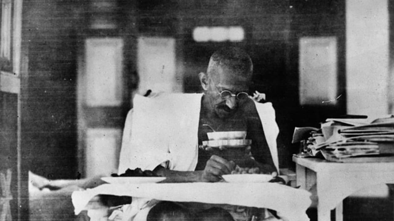 Maths में एवरेज और Geography में कमजोर स्टूडेंट थे महात्मा गांधी, जानें कहां कहां से की पढ़ाई