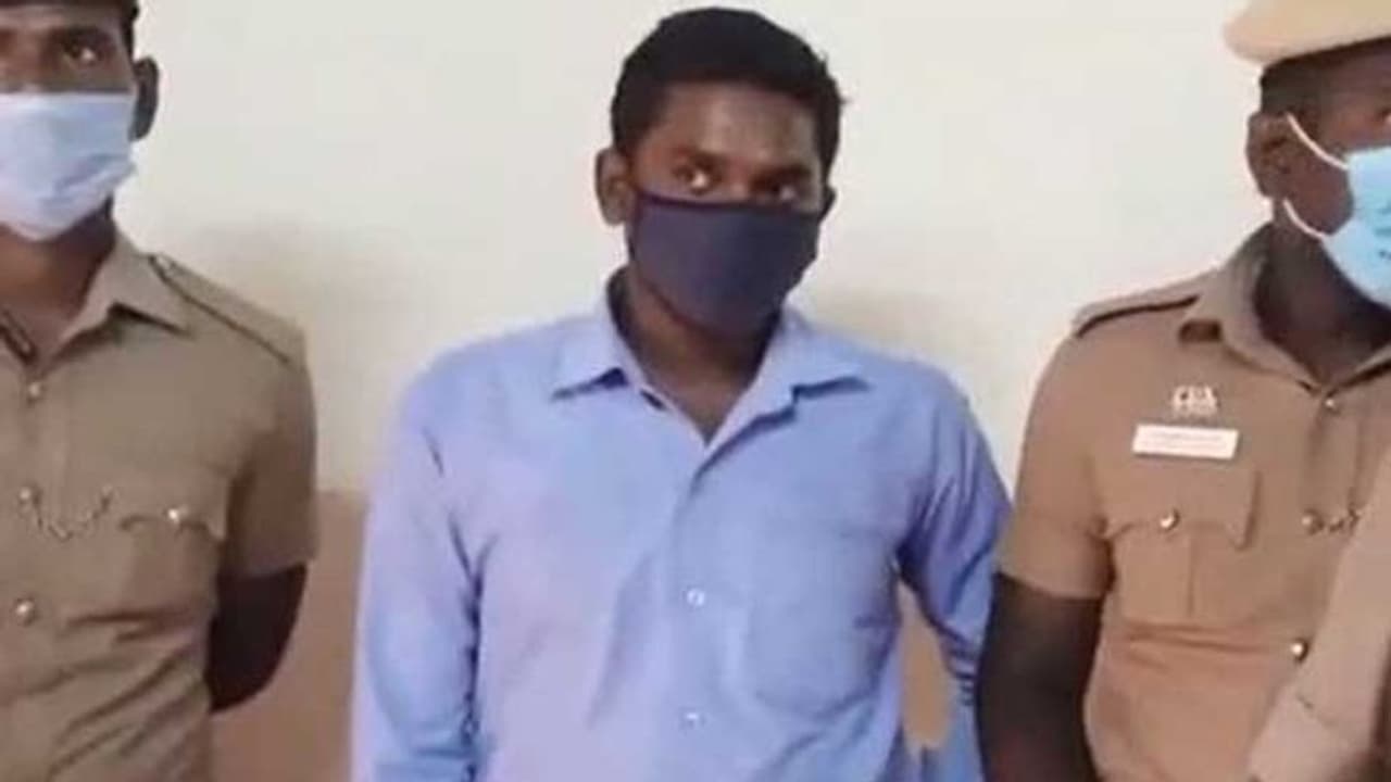 #BREAKING பெற்ற தாயின் தலையை தனியாக துண்டித்த மகனுக்கு தூக்கு.. புதுக்கோட்டை நீதிமன்றம் பரபரப்பு தீர்ப்பு..! #BREAKING பெற்ற தாயின் தலையை தனியாக துண்டித்த மகனுக்கு தூக்கு.. புதுக்கோட்டை நீதிமன்றம் பரபரப்பு தீர்ப்பு..!