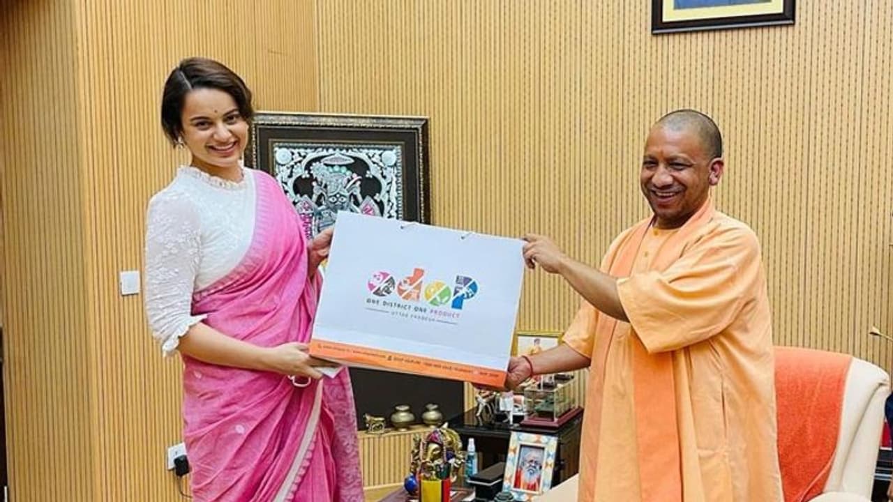 CM योगी से कंगना रनोट ने की मुलाकात, UP में इस जगह होगी उनकी धांसू फिल्म की शूटिंग, हुई सम्मानित भी CM योगी से कंगना रनोट ने की मुलाकात, UP में इस जगह होगी उनकी धांसू फिल्म की शूटिंग, हुई सम्मानित भी