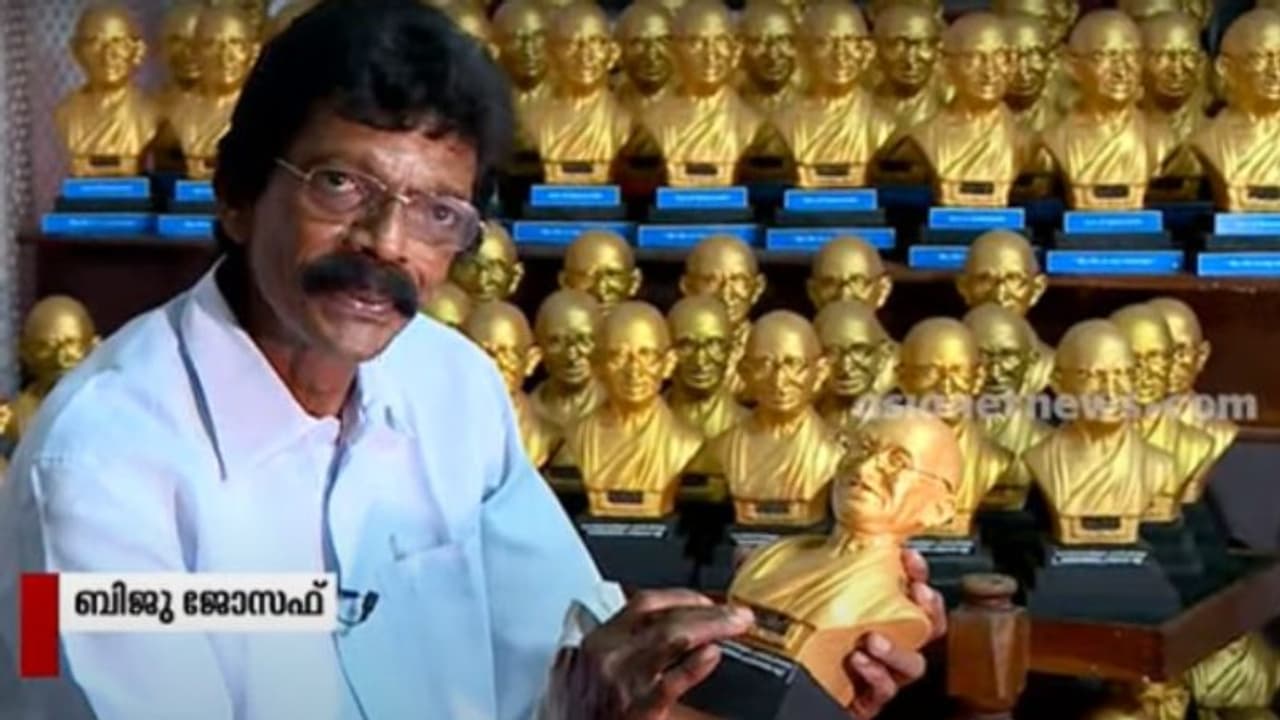 ഒരു കുട്ടിയുടെ ചോദ്യത്തിൽ നിന്ന് തുടങ്ങി, കഷ്ടപ്പാടിനിടയിലും ഗാന്ധി പ്രതിമകൾ നിർമ്മിക്കുന്ന ബിജു ഒരു കുട്ടിയുടെ ചോദ്യത്തിൽ നിന്ന് തുടങ്ങി, കഷ്ടപ്പാടിനിടയിലും ഗാന്ധി പ്രതിമകൾ നിർമ്മിക്കുന്ന ബിജു