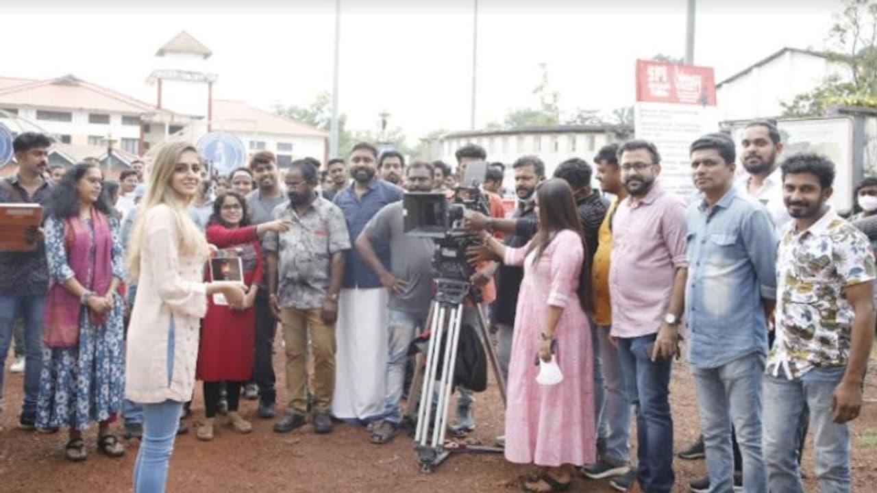 വിധു വിൻസെന്റിന്റെ സംവിധാനം, ചിത്രത്തില്‍ നായികയായി ഈജിപ്ഷ്യൻ താരം