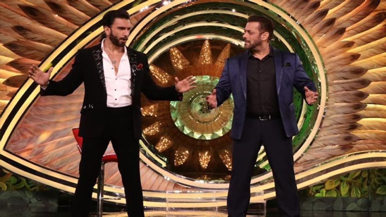 Bigg Boss 15: सलमान खान बनाएंगे रणवीर सिंह संग इस शाम को रंगीन, न्यू प्रोमो में दोनों के बीच दिखी ट्यूनिंग Bigg Boss 15: सलमान खान बनाएंगे रणवीर सिंह संग इस शाम को रंगीन, न्यू प्रोमो में दोनों के बीच दिखी ट्यूनिंग