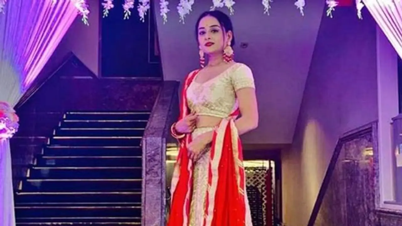 హైదరాబాద్ కు వచ్చి రోజంతా నాతో గడుపు, బంపర్ ఆఫర్ నీకే.. నటితో అసభ్యంగా డైరెక్టర్