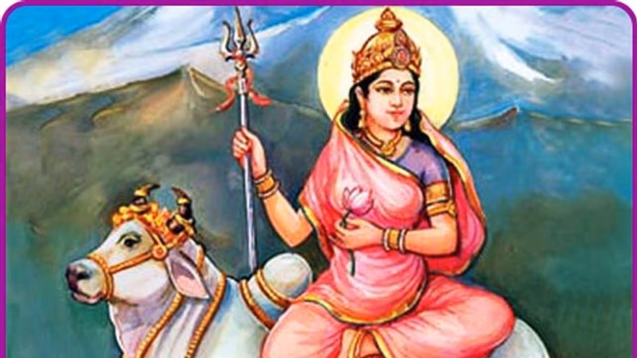 উৎসবের শুরু, নবরাত্রির প্রথম দিনে পুজো মাতা শৈলপুত্রীর, জানুন তাঁর অজানা কাহিনী উৎসবের শুরু, নবরাত্রির প্রথম দিনে পুজো মাতা শৈলপুত্রীর, জানুন তাঁর অজানা কাহিনী