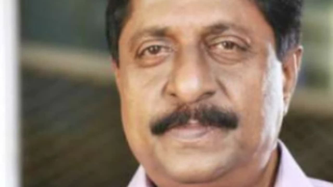 മോൻസണ്‍ മാവുങ്കലിനെ പരിചയപ്പെട്ട സാഹചര്യം വ്യക്തമാക്കി ശ്രീനിവാസൻ