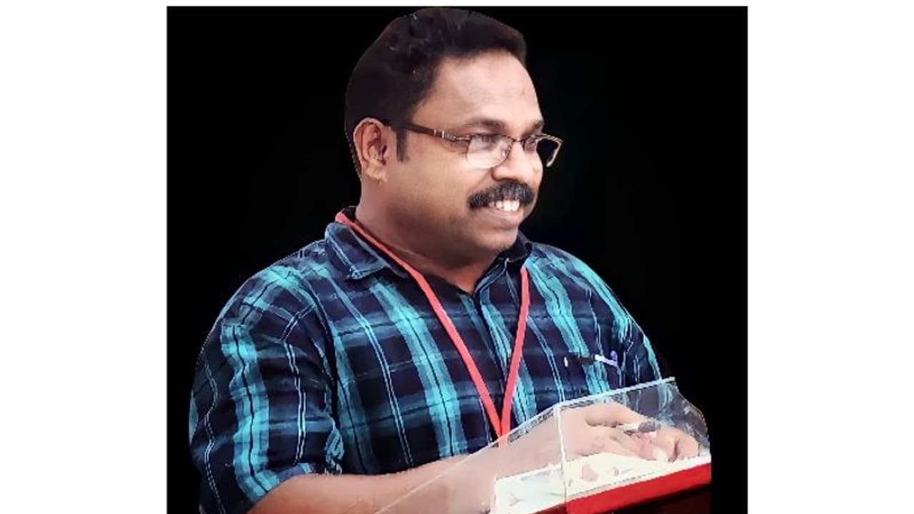 ഹൃദയാഘാതത്തെ തുടർന്ന് നിര്യാതനായ പ്രവാസി മലയാളിയുടെ മൃതദേഹം നാട്ടിലെത്തിച്ച് സംസ്കരിച്ചു ഹൃദയാഘാതത്തെ തുടർന്ന് നിര്യാതനായ പ്രവാസി മലയാളിയുടെ മൃതദേഹം നാട്ടിലെത്തിച്ച് സംസ്കരിച്ചു