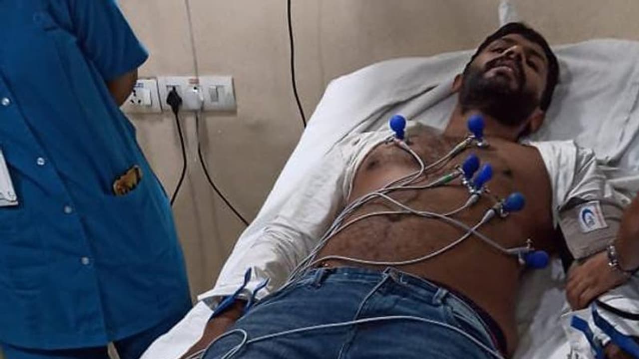 ఎన్ఎస్యూఐ కార్యకర్తలపై పోలీసుల లాఠీఛార్జీ... హుజురాబాద్ కాంగ్రెస్ అభ్యర్ధి వెంకట్కు గాయాలు ఎన్ఎస్యూఐ కార్యకర్తలపై పోలీసుల లాఠీఛార్జీ... హుజురాబాద్ కాంగ్రెస్ అభ్యర్ధి వెంకట్కు గాయాలు