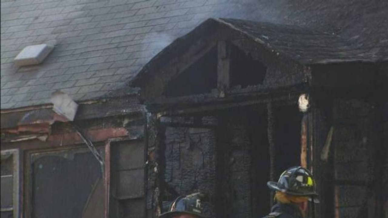 പാതിയും കത്തിനശിച്ച വീട്, വില എത്രയെന്നറിയാമോ? 2.95 കോടി! പാതിയും കത്തിനശിച്ച വീട്, വില എത്രയെന്നറിയാമോ? 2.95 കോടി!