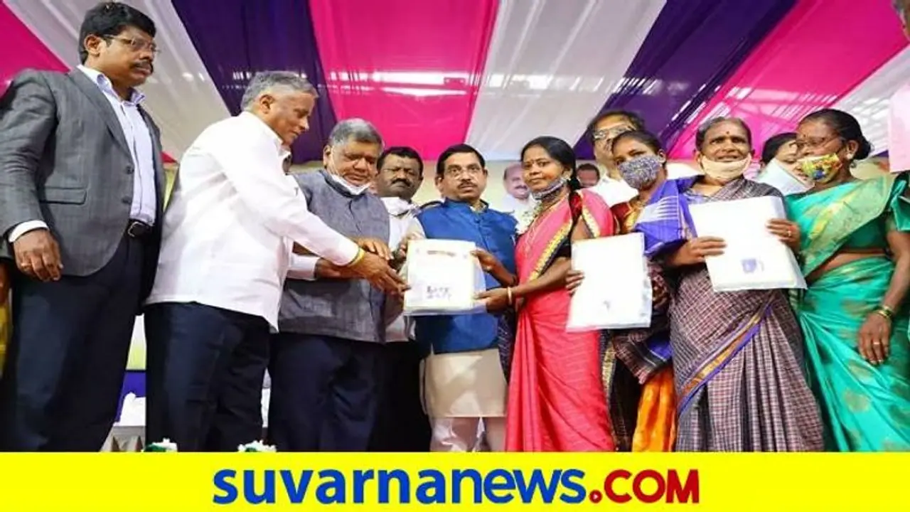 ಕೊಳಚೆ ಪ್ರದೇಶದ 3.37 ಲಕ್ಷ ಕುಟುಂಬಕ್ಕೆ ಹಕ್ಕುಪತ್ರ: ಸಚಿವ ವಿ. ಸೋಮಣ್ಣ ಕೊಳಚೆ ಪ್ರದೇಶದ 3.37 ಲಕ್ಷ ಕುಟುಂಬಕ್ಕೆ ಹಕ್ಕುಪತ್ರ: ಸಚಿವ ವಿ. ಸೋಮಣ್ಣ