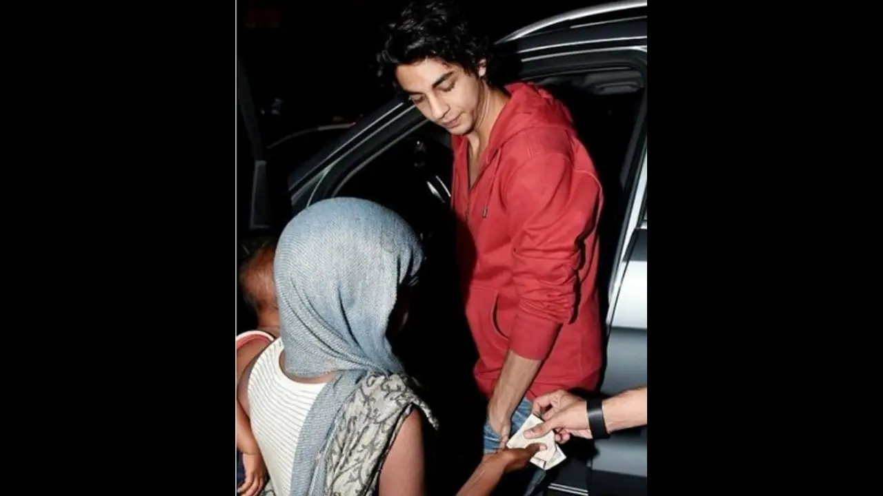 মুম্বই ড্রাগ কেস এনসিবির হাতে গ্রেফতার শাহরুখ খানের ছেলে আরিয়ান খান মুম্বই ড্রাগ কেস এনসিবির হাতে গ্রেফতার শাহরুখ খানের ছেলে আরিয়ান খান