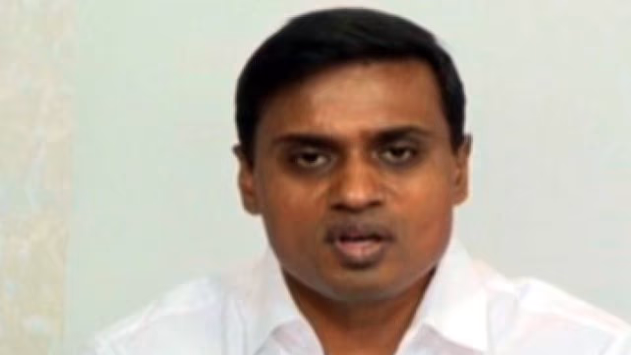 చంద్రబాబు డైరెక్షన్ లో జనసేనాని:పవన్ కళ్యాణ్ పై వైసీపీ ఎంపీ మిథున్ రెడ్డి ఫైర్ చంద్రబాబు డైరెక్షన్ లో జనసేనాని:పవన్ కళ్యాణ్ పై వైసీపీ ఎంపీ మిథున్ రెడ్డి ఫైర్