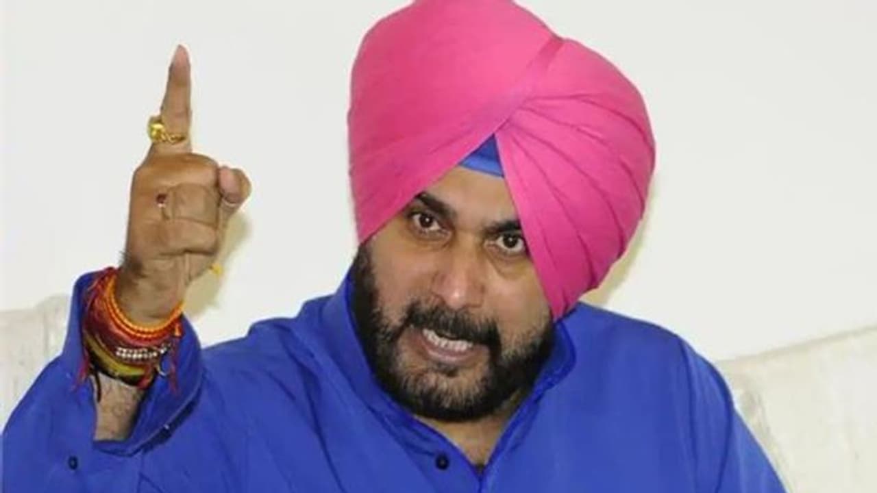 सिद्धू ने चन्नी सरकार पर किया हमला, 'इन्हें तुरंत बदलना चाहिए, नहीं तो हम चेहरा दिखाने के लायक नहीं रहेंगे सिद्धू ने चन्नी सरकार पर किया हमला, 'इन्हें तुरंत बदलना चाहिए, नहीं तो हम चेहरा दिखाने के लायक नहीं रहेंगे