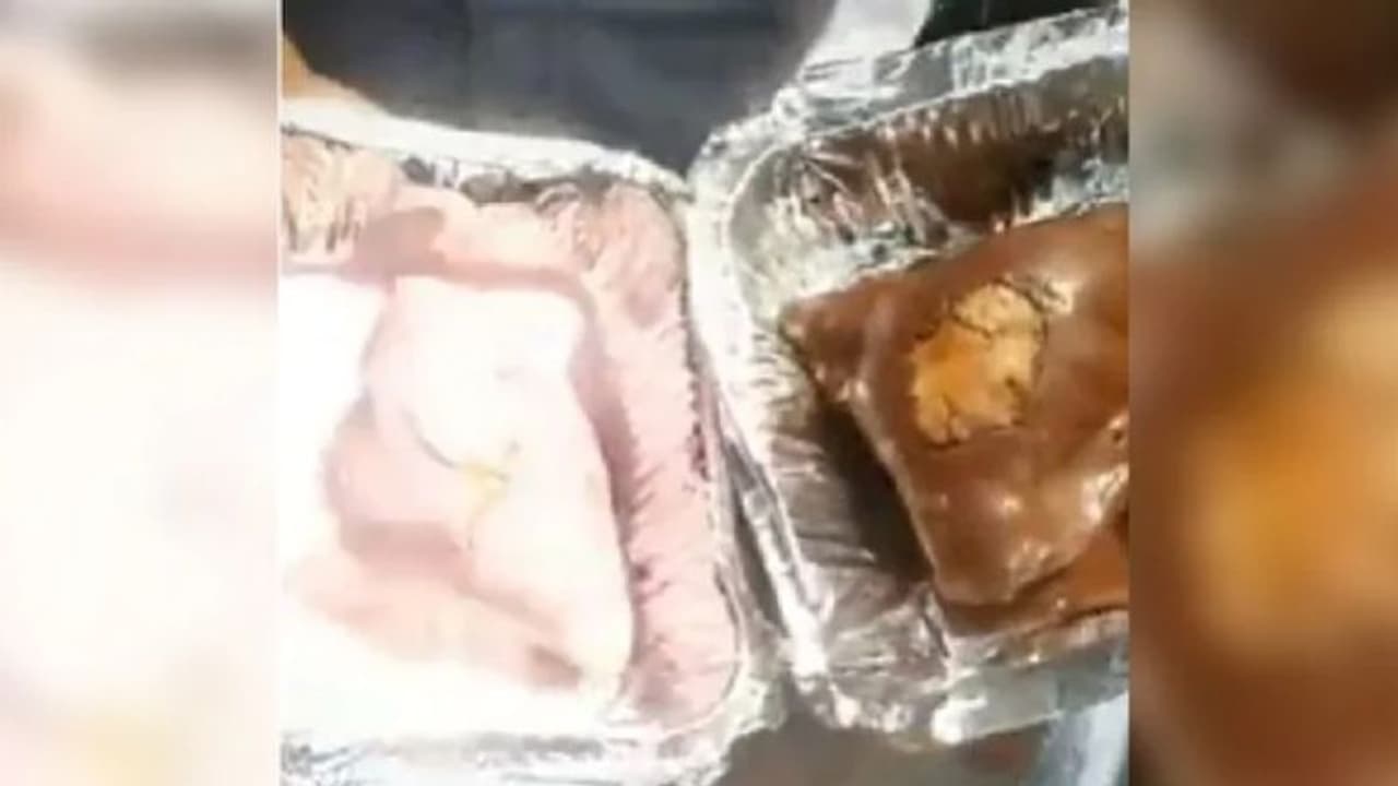 ലോലി പോപ് ഇഡ്ഡലി പിന്നെയും സഹിക്കാം, പക്ഷേ ഇത്... വൈറലായി അടുത്തൊരു പാചക പരീക്ഷണം! ലോലി പോപ് ഇഡ്ഡലി പിന്നെയും സഹിക്കാം, പക്ഷേ ഇത്... വൈറലായി അടുത്തൊരു പാചക പരീക്ഷണം!