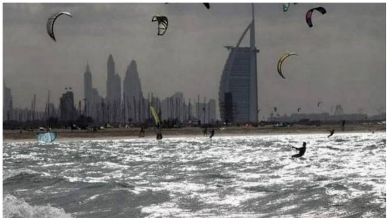 ഷഹീന് ചുഴലിക്കാറ്റ്: യുഎഇയില് ബീച്ചുകളും താഴ് വരകളും സന്ദര്ശിക്കരുതെന്ന് മുന്നറിയിപ്പ് ഷഹീന് ചുഴലിക്കാറ്റ്: യുഎഇയില് ബീച്ചുകളും താഴ് വരകളും സന്ദര്ശിക്കരുതെന്ന് മുന്നറിയിപ്പ്