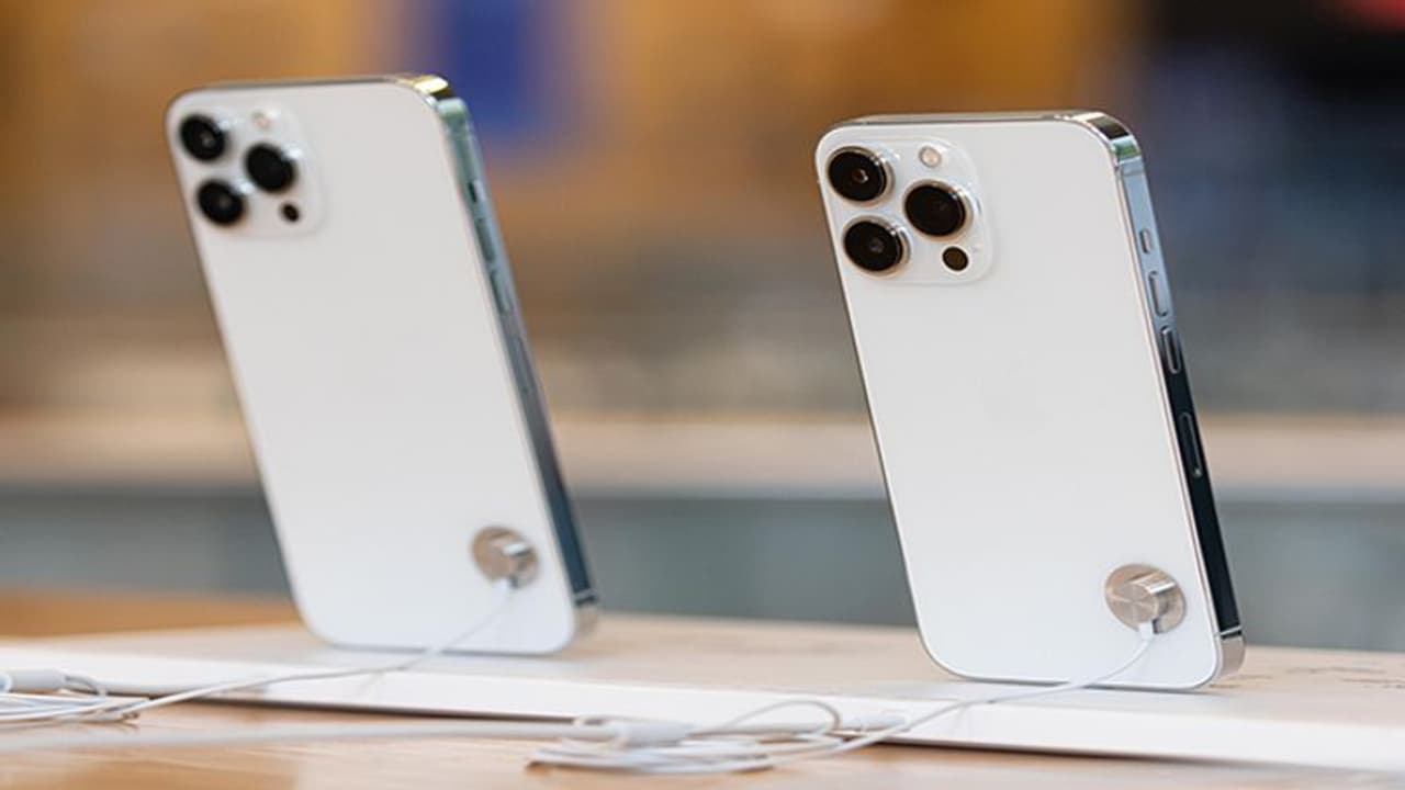 ফোন এক্সচেঞ্জের সুযোগ সঙ্গে বাড়তি অফার, হোলিতে ৫৩,৩০০ তে আইফোন ১৩, অফার অন্যান্য মডেলেও ফোন এক্সচেঞ্জের সুযোগ সঙ্গে বাড়তি অফার, হোলিতে ৫৩,৩০০ তে আইফোন ১৩, অফার অন্যান্য মডেলেও