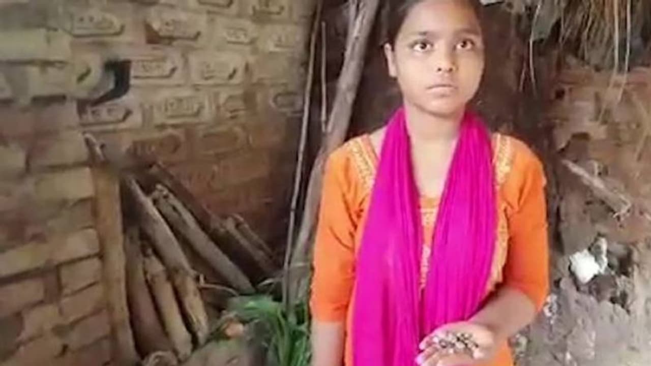 കരയുമ്പോള് കണ്ണില് നിന്നും കല്ലുകള് പൊഴിയുന്നു, വാദവുമായി പെണ്കുട്ടി, കാരണം കാണാനാവാതെ ഡോക്ടര്മാര് കരയുമ്പോള് കണ്ണില് നിന്നും കല്ലുകള് പൊഴിയുന്നു, വാദവുമായി പെണ്കുട്ടി, കാരണം കാണാനാവാതെ ഡോക്ടര്മാര്