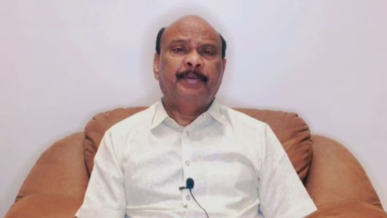 విశాఖలో ప్రభుత్వ ఆస్తులు తాకట్టు... ముమ్మాటికి తుగ్లక్ నిర్ణయమే: అయ్యన్న ఫైర్ (వీడియో) విశాఖలో ప్రభుత్వ ఆస్తులు తాకట్టు... ముమ్మాటికి తుగ్లక్ నిర్ణయమే: అయ్యన్న ఫైర్ (వీడియో)