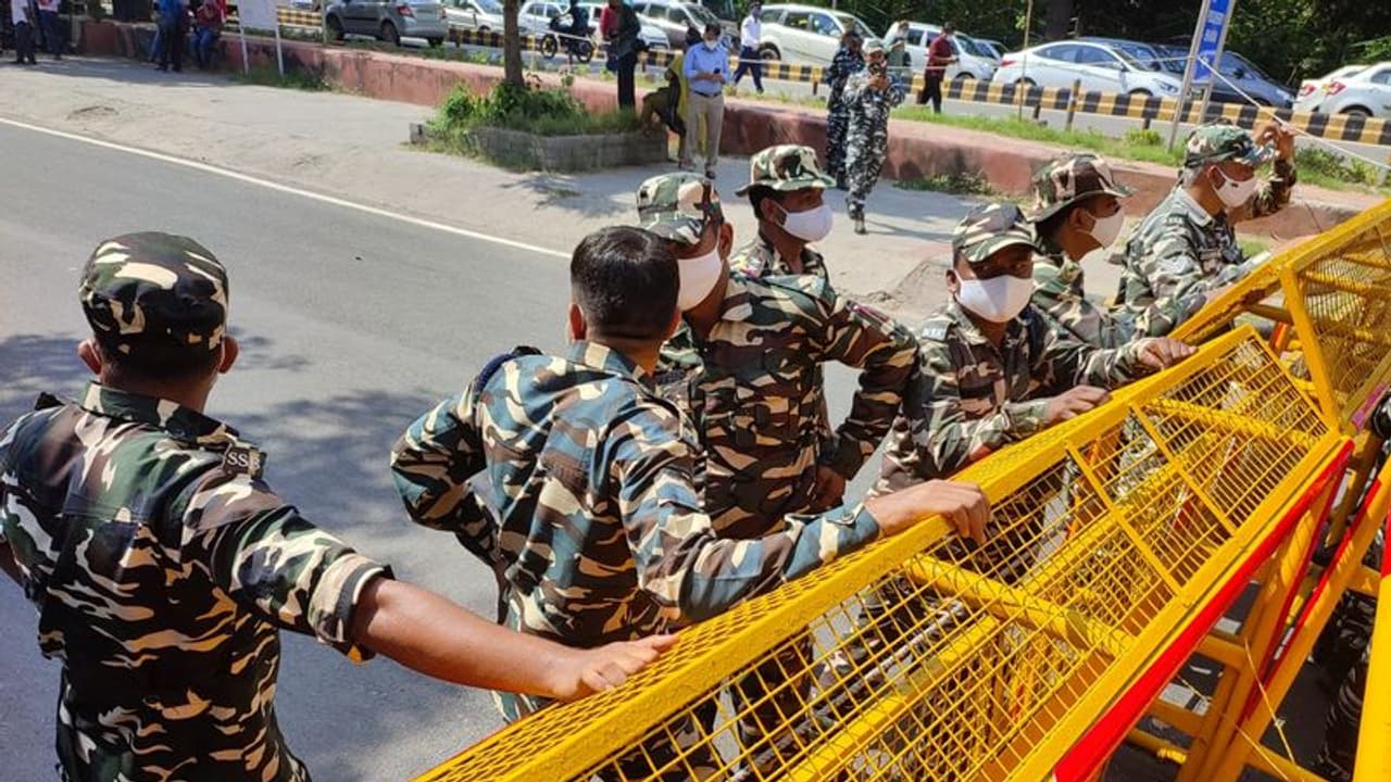 ರೈತ ಹಿಂಸಾ ಸ್ಥಳ ಪ್ರವೇಶಕ್ಕೆ ವಿಪಕ್ಷಗಳಿಗೆ ತಡೆ! ರೈತ ಹಿಂಸಾ ಸ್ಥಳ ಪ್ರವೇಶಕ್ಕೆ ವಿಪಕ್ಷಗಳಿಗೆ ತಡೆ!