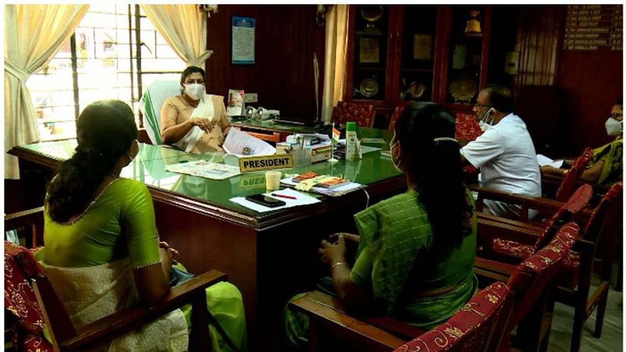 ബീഫിന് ഒരു വില മതി; പ്രമേയം പാസാക്കി കോട്ടയം ജില്ലാ പഞ്ചായത്ത്, പ്രായോഗികമല്ലെന്ന് വ്യാപാരികള് ബീഫിന് ഒരു വില മതി; പ്രമേയം പാസാക്കി കോട്ടയം ജില്ലാ പഞ്ചായത്ത്, പ്രായോഗികമല്ലെന്ന് വ്യാപാരികള്