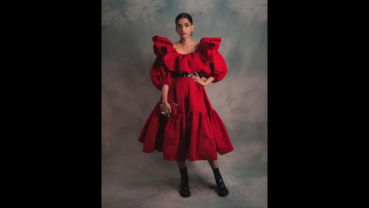 Celebrity: বাড়ি থেকে বের হওয়ার আগে মন্ত্র পাঠ করেন সোনম, জেনে নিন সোনম কোন ভগবানের বিশ্বাসী