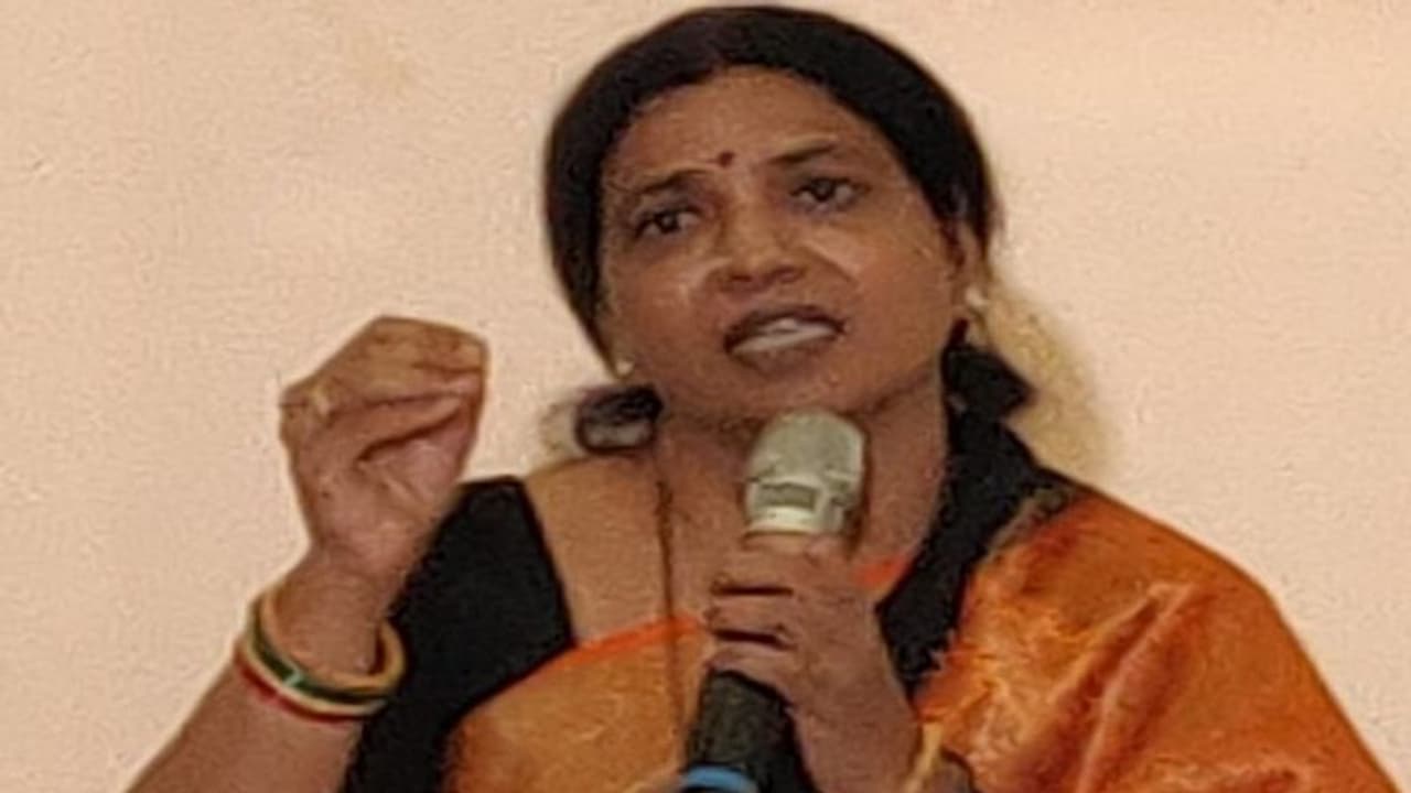 Jeevitha Rajashekar: జీవితా రాజశేఖర్పై నాన్ బెయిలబుల్ వారెంట్ జారీ Jeevitha Rajashekar: జీవితా రాజశేఖర్పై నాన్ బెయిలబుల్ వారెంట్ జారీ